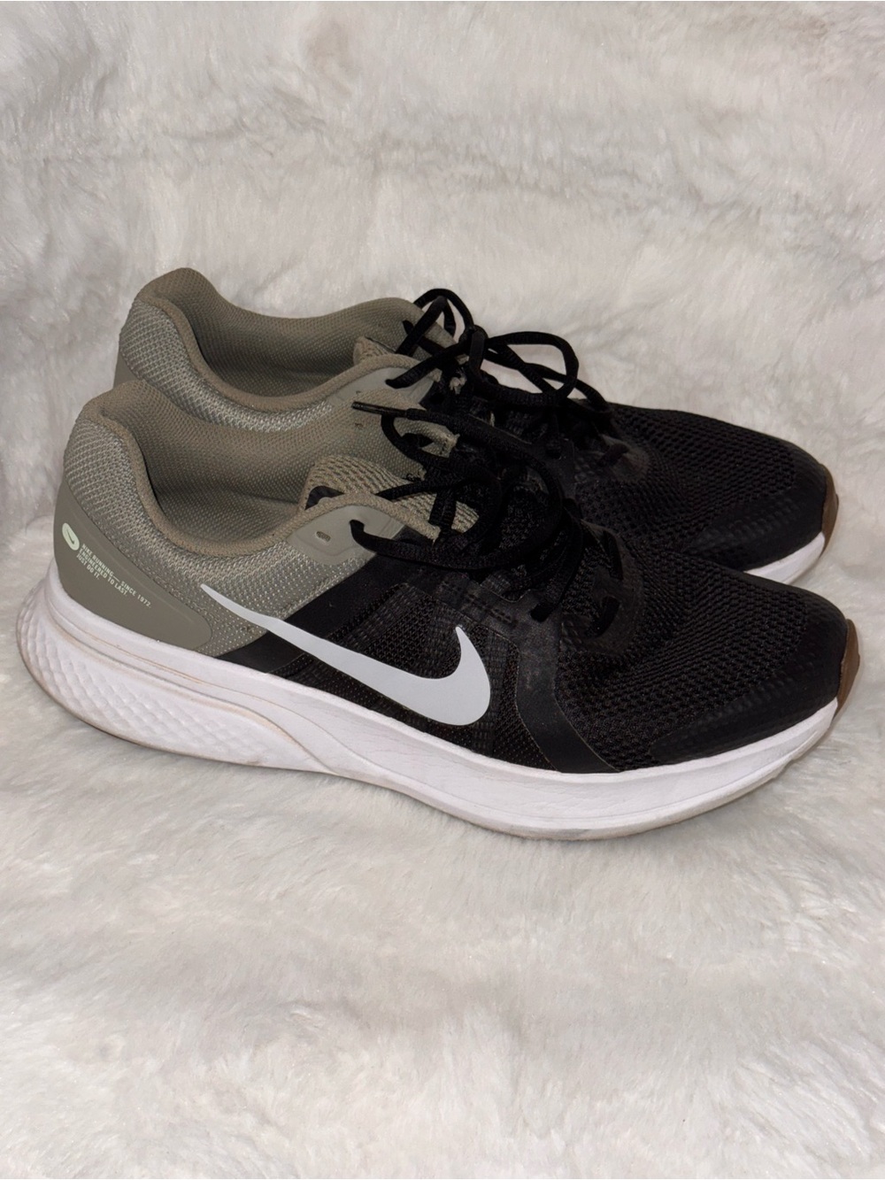 Nike Men’s Black, White & Olive green Running Shoes